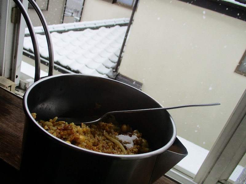 雪と穀食カレー丼
